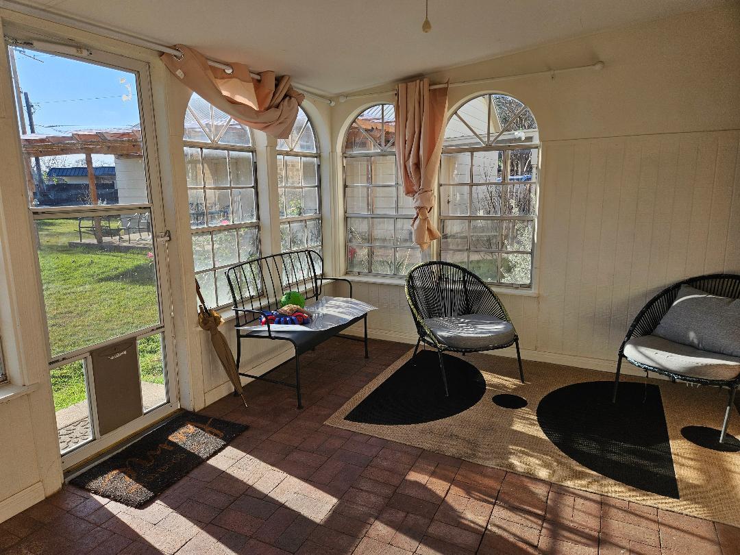 710 N Avenue C, Elgin, TX 78621