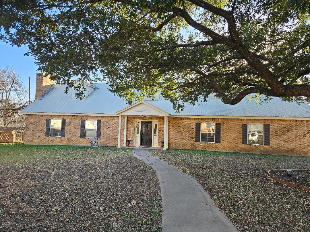 710 N Avenue C, Elgin, TX 78621