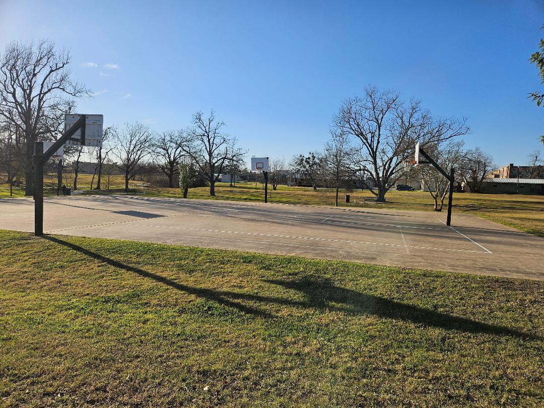 710 N Avenue C, Elgin, TX 78621