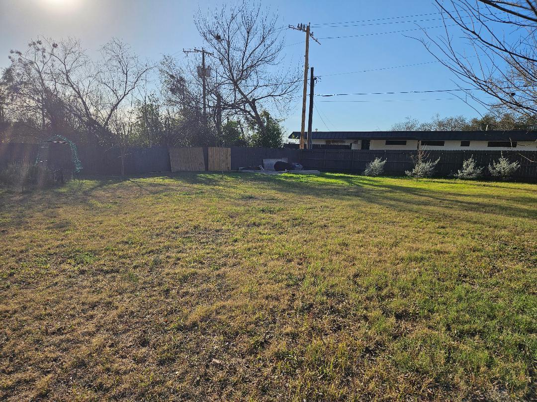710 N Avenue C, Elgin, TX 78621