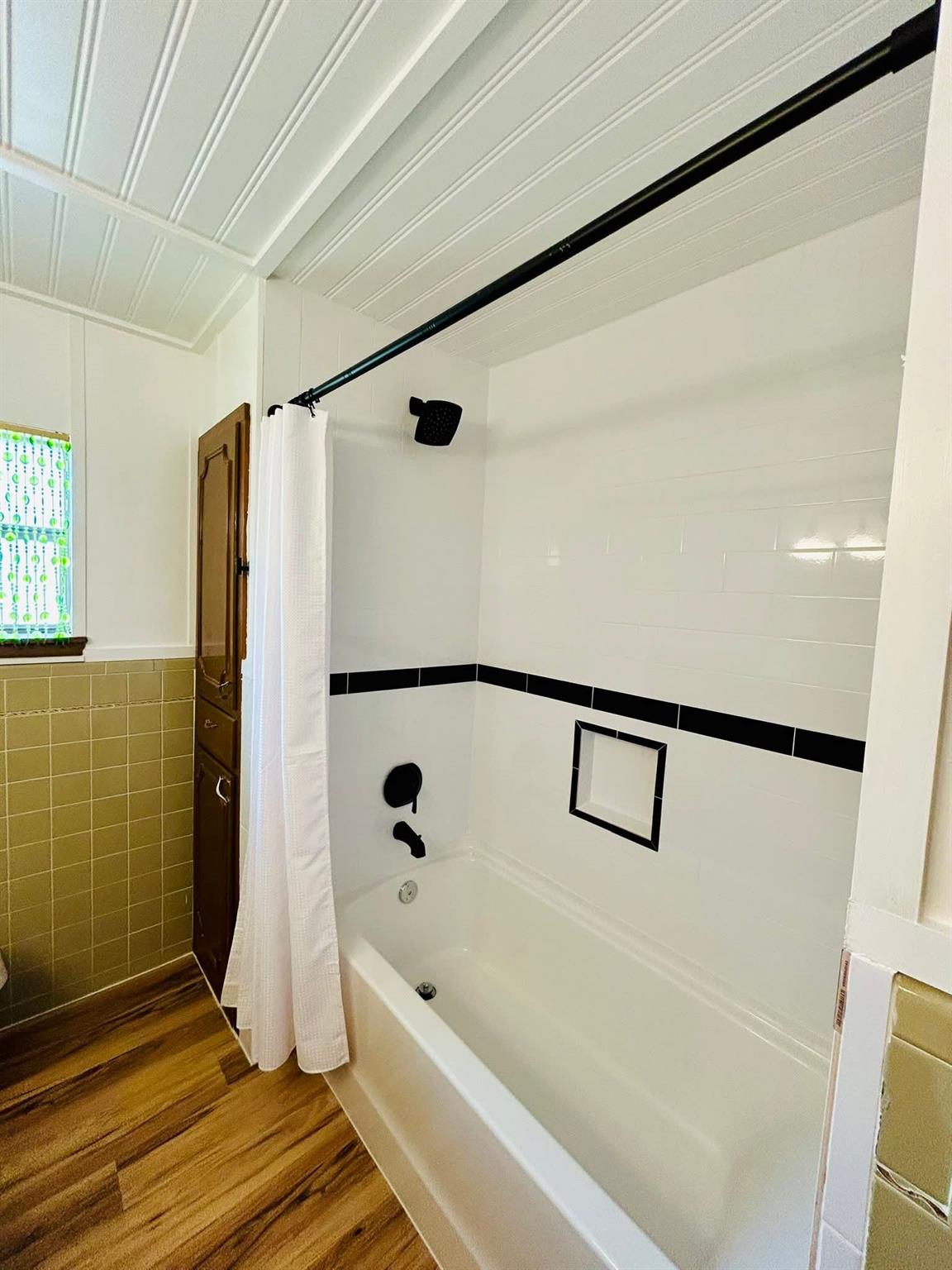 1040 Hwy 80 E, Nixon, TX 78140