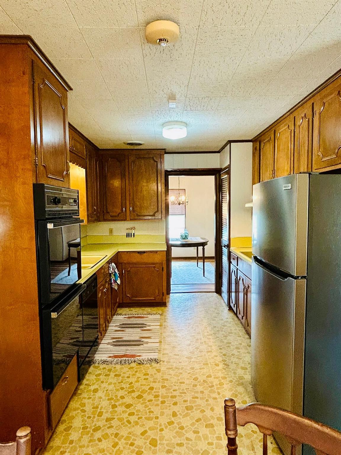 1040 Hwy 80 E, Nixon, TX 78140