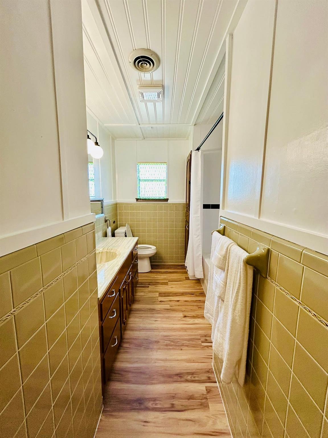 1040 Hwy 80 E, Nixon, TX 78140