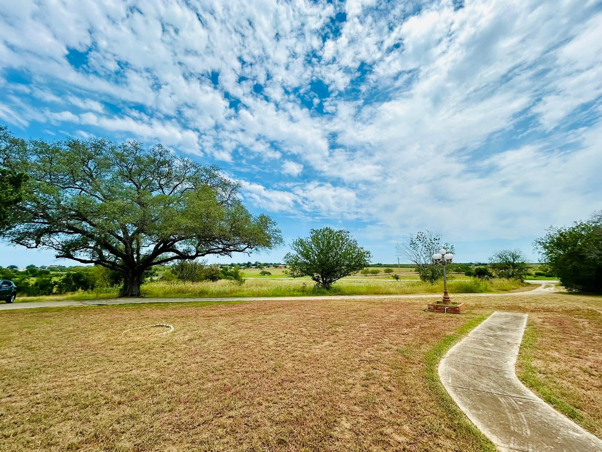 1040 Hwy 80 E, Nixon, TX 78140