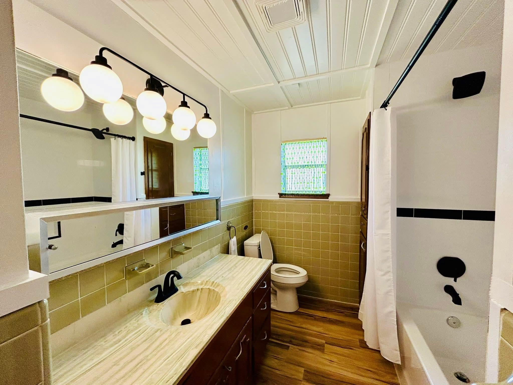 1040 Hwy 80 E, Nixon, TX 78140