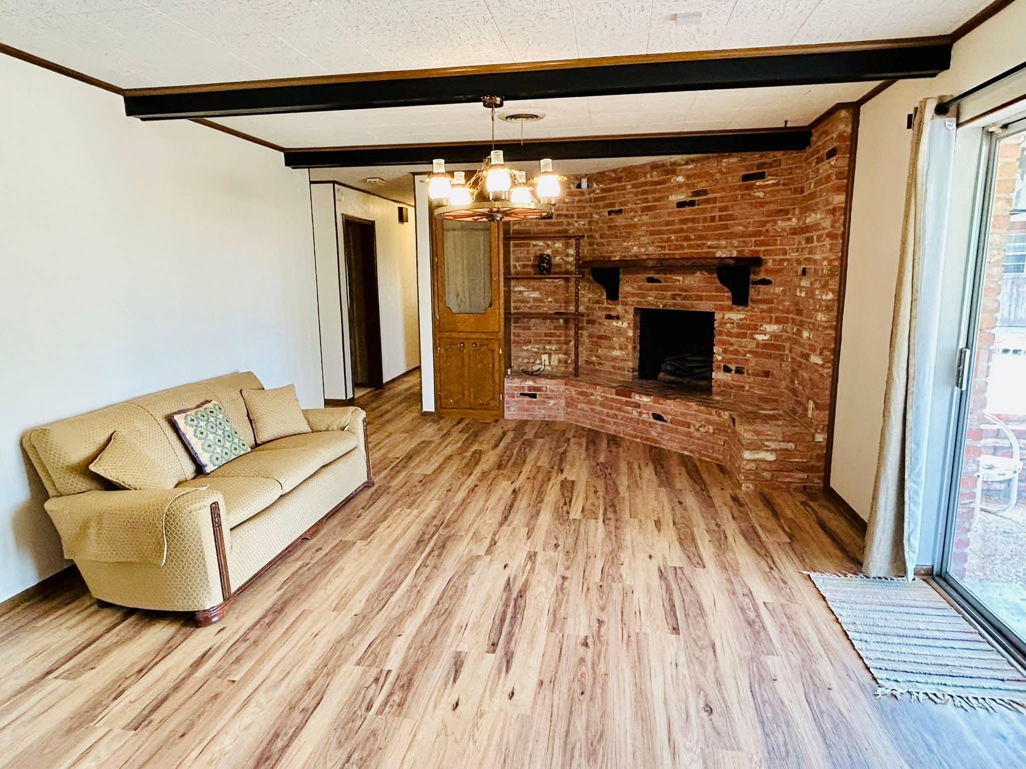 1040 Hwy 80 E, Nixon, TX 78140