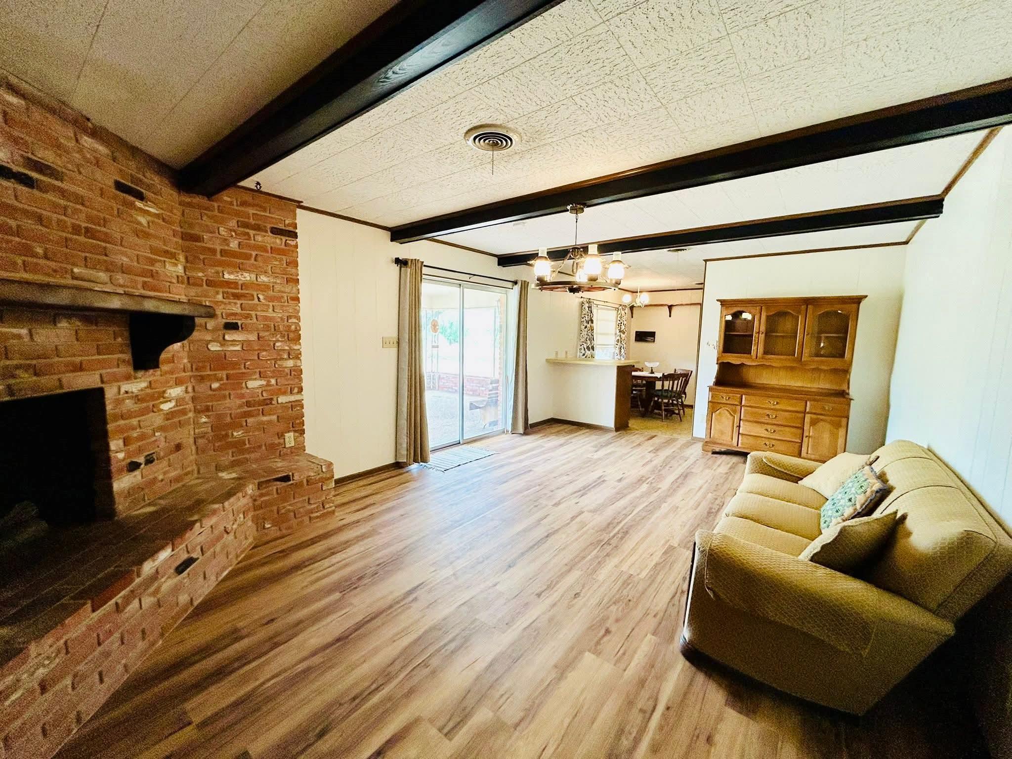 1040 Hwy 80 E, Nixon, TX 78140