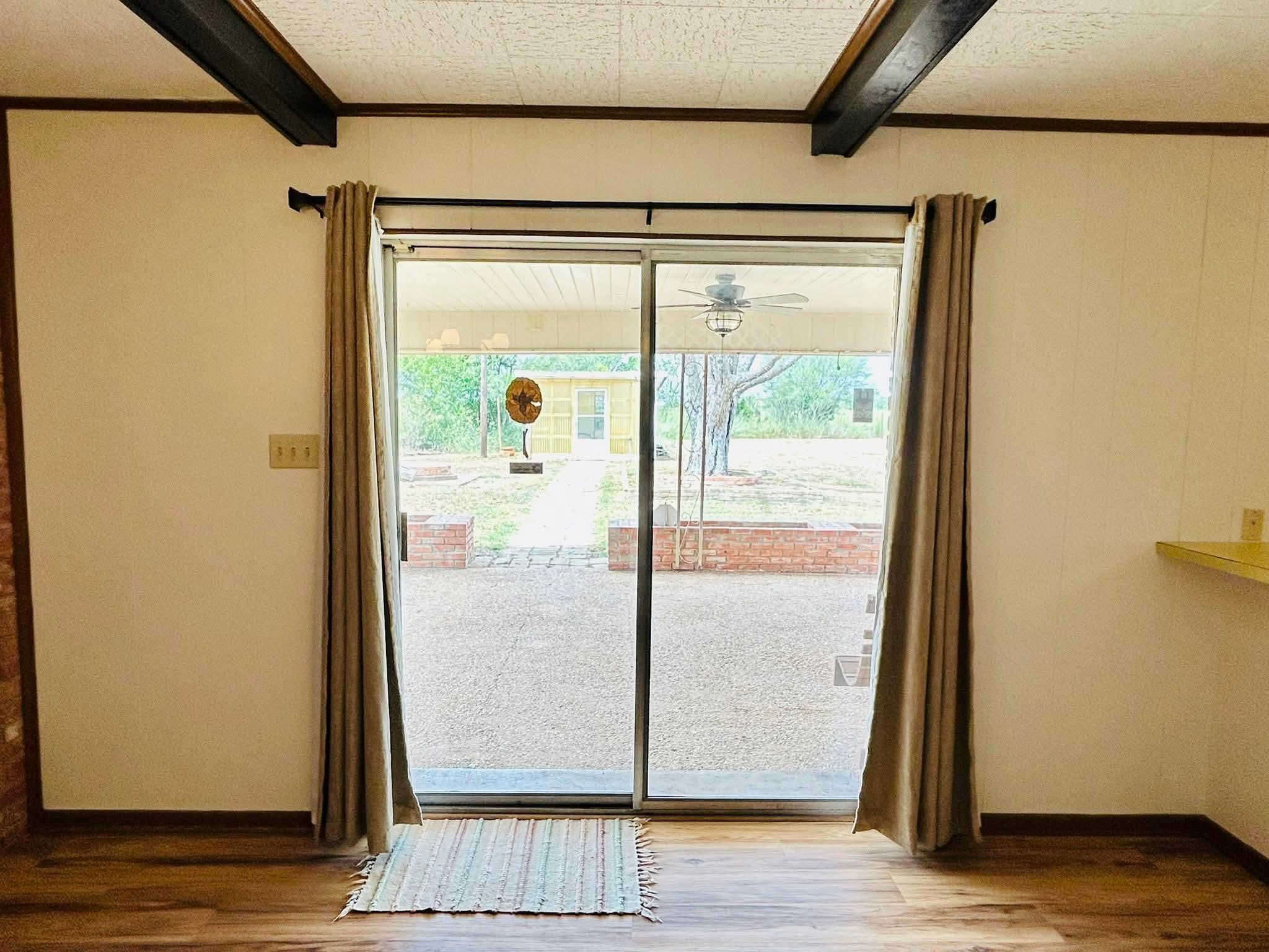 1040 Hwy 80 E, Nixon, TX 78140