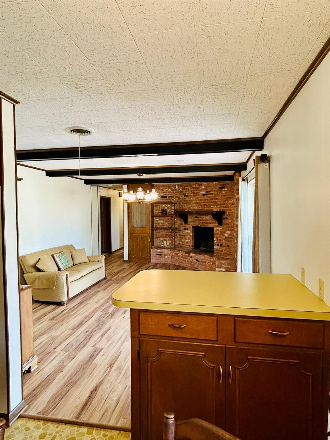 1040 Hwy 80 E, Nixon, TX 78140