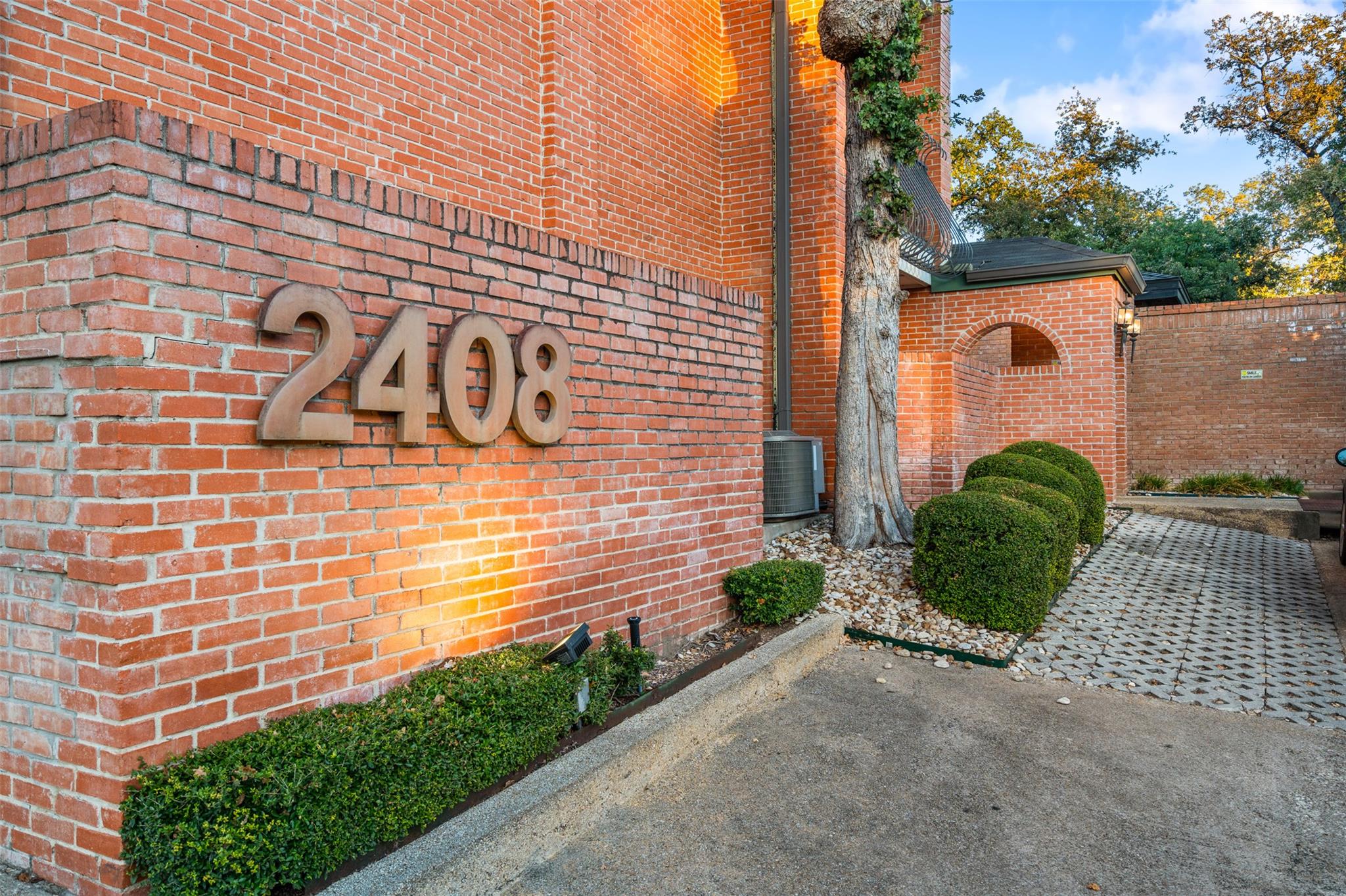 2408 Enfield Rd # 211, Austin, TX 78703