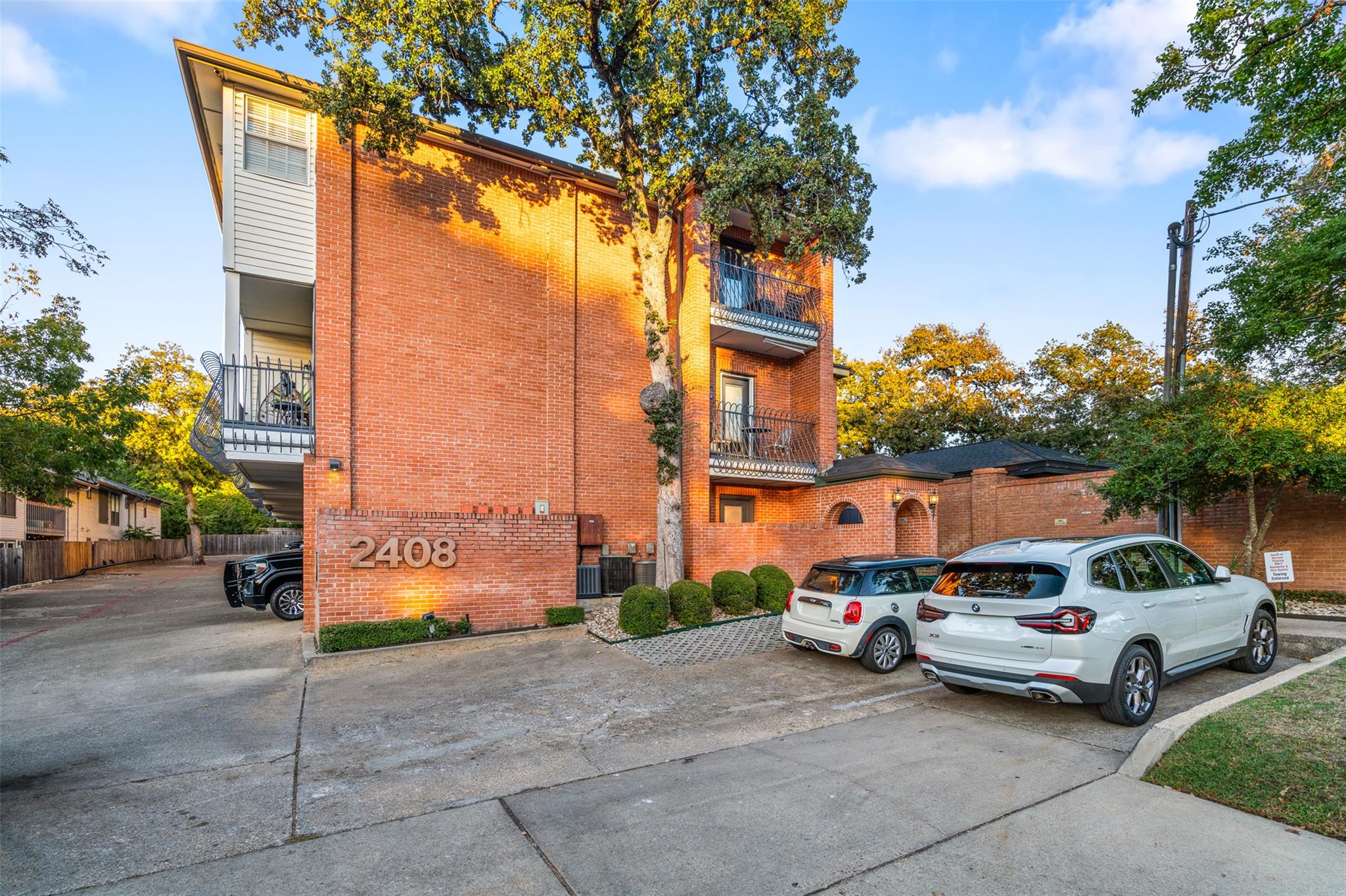 2408 Enfield Rd # 211, Austin, TX 78703