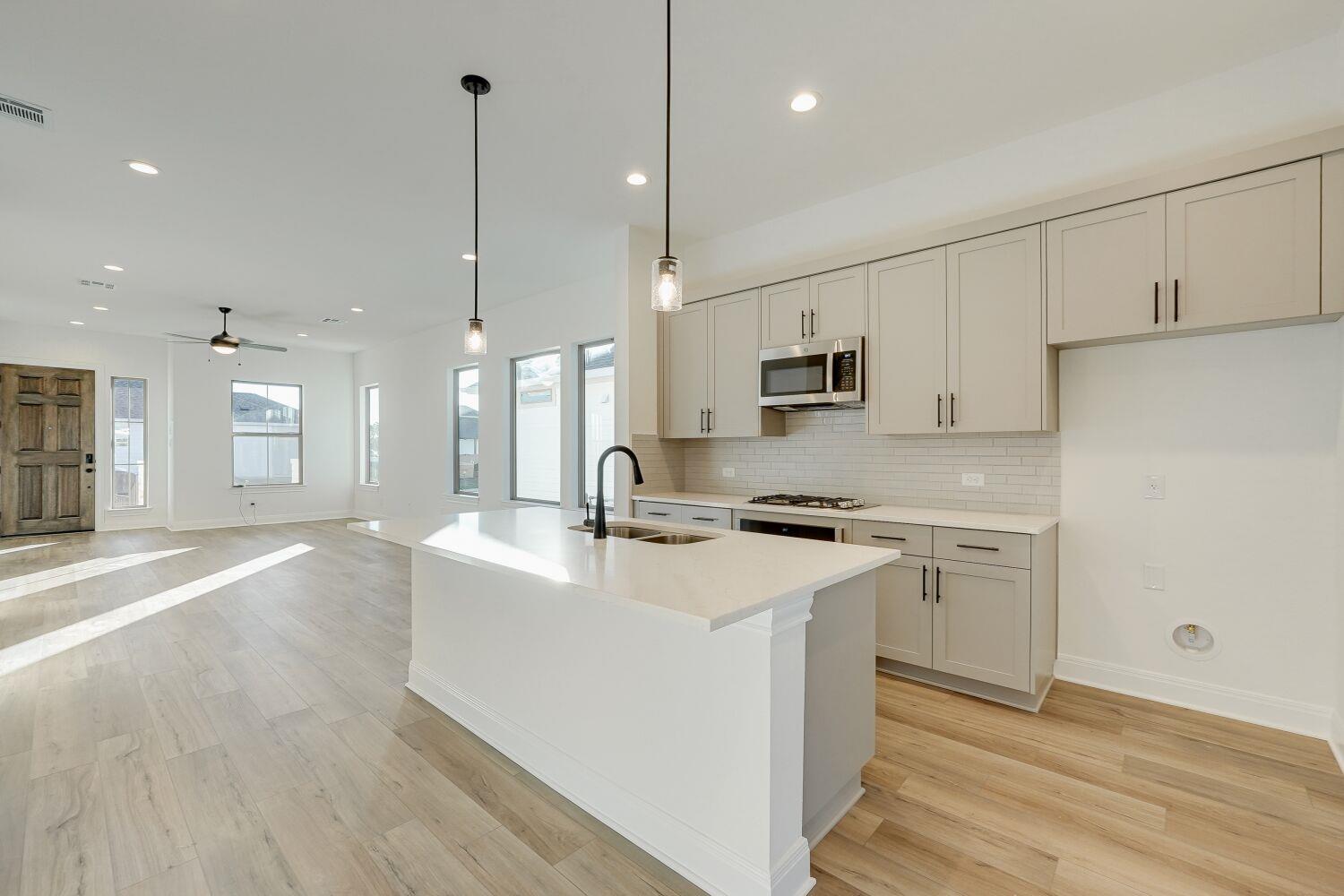 440 Burlington Dr, Buda, TX 78610