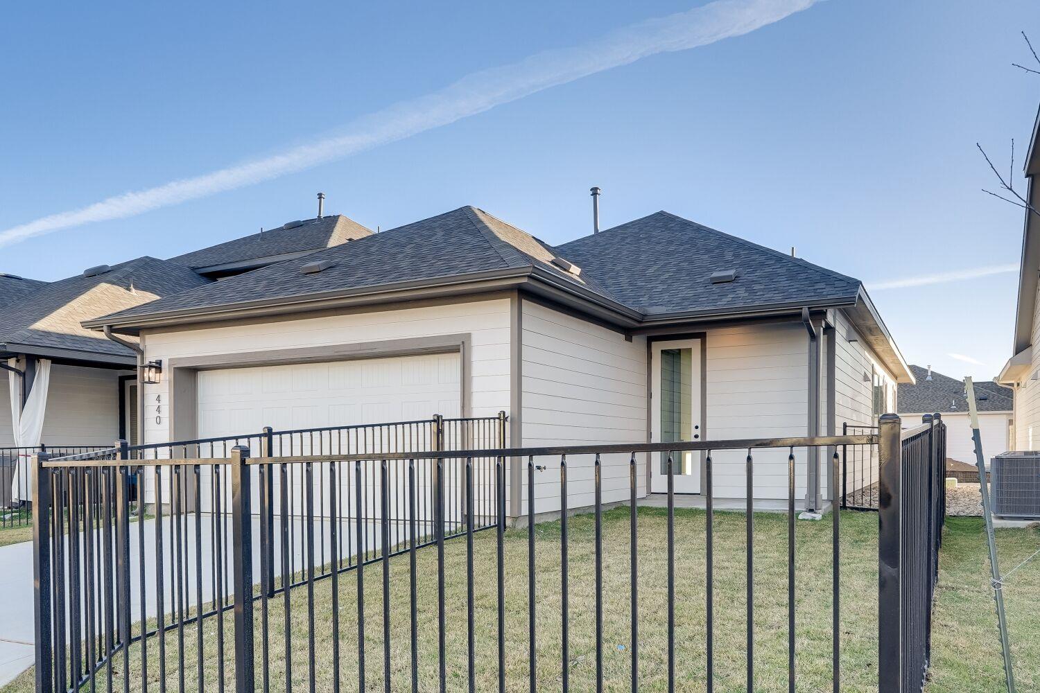 440 Burlington Dr, Buda, TX 78610