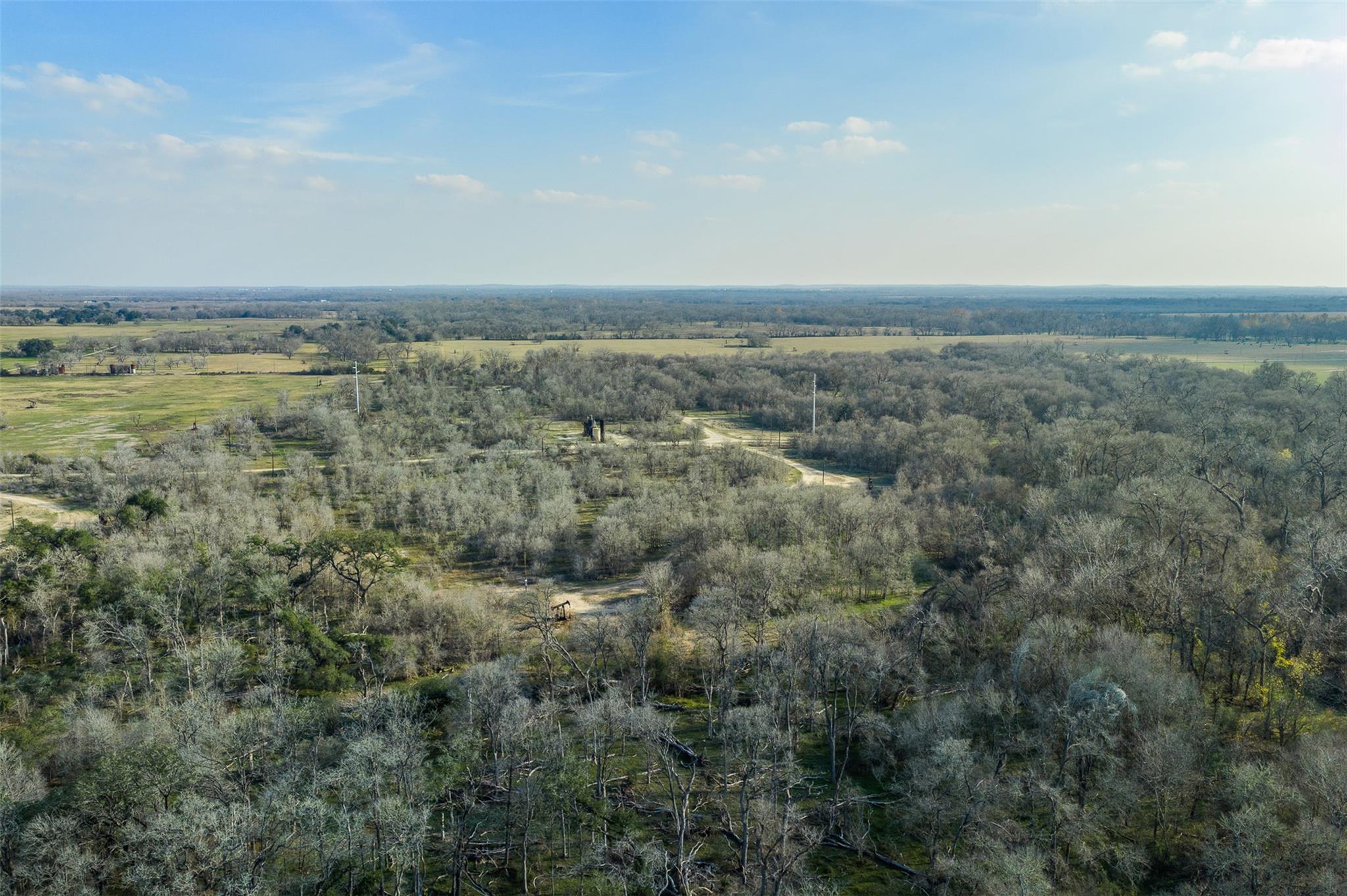 1144 Treetop Ln, Luling, TX 78648