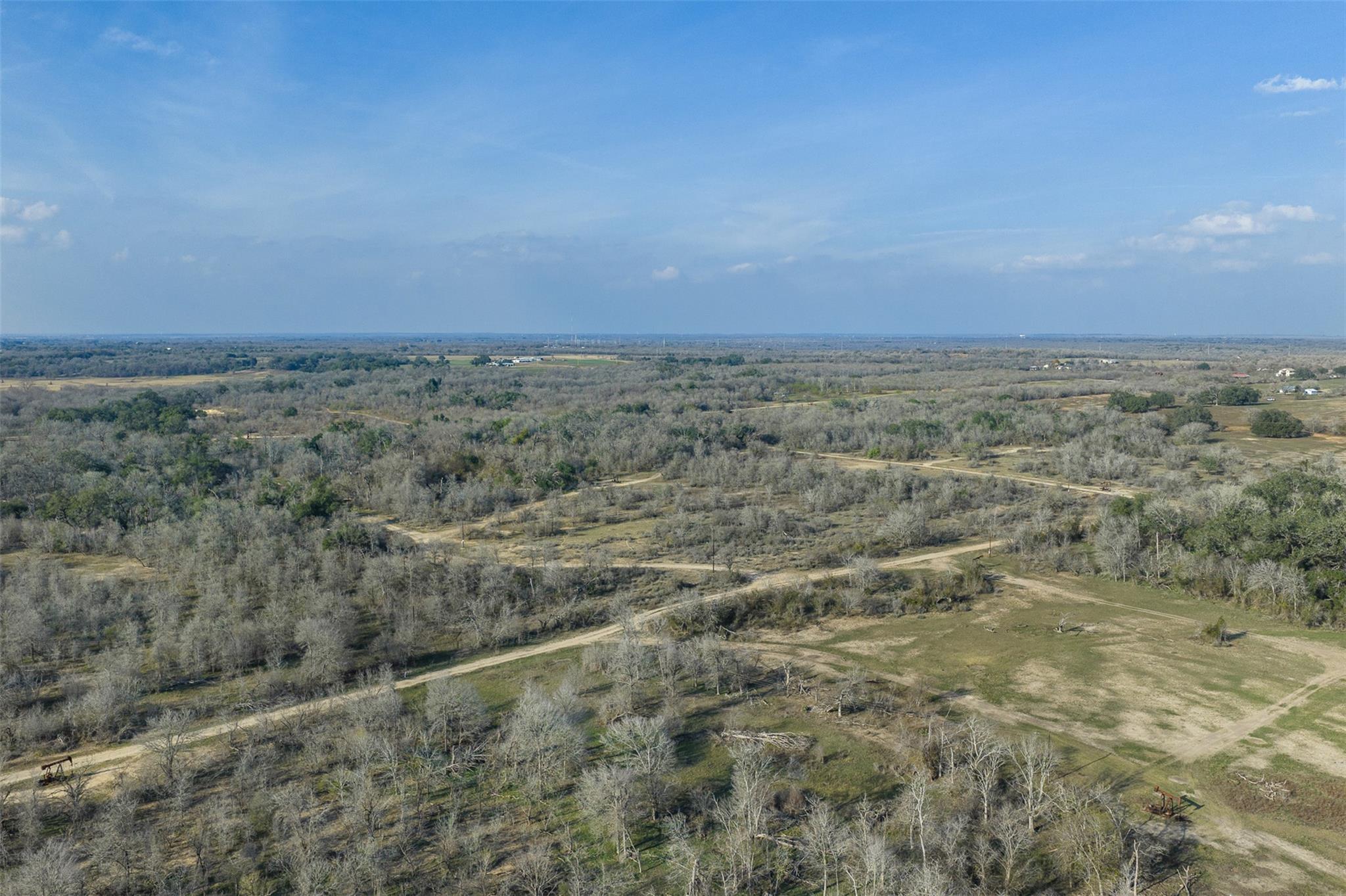 1144 Treetop Ln, Luling, TX 78648