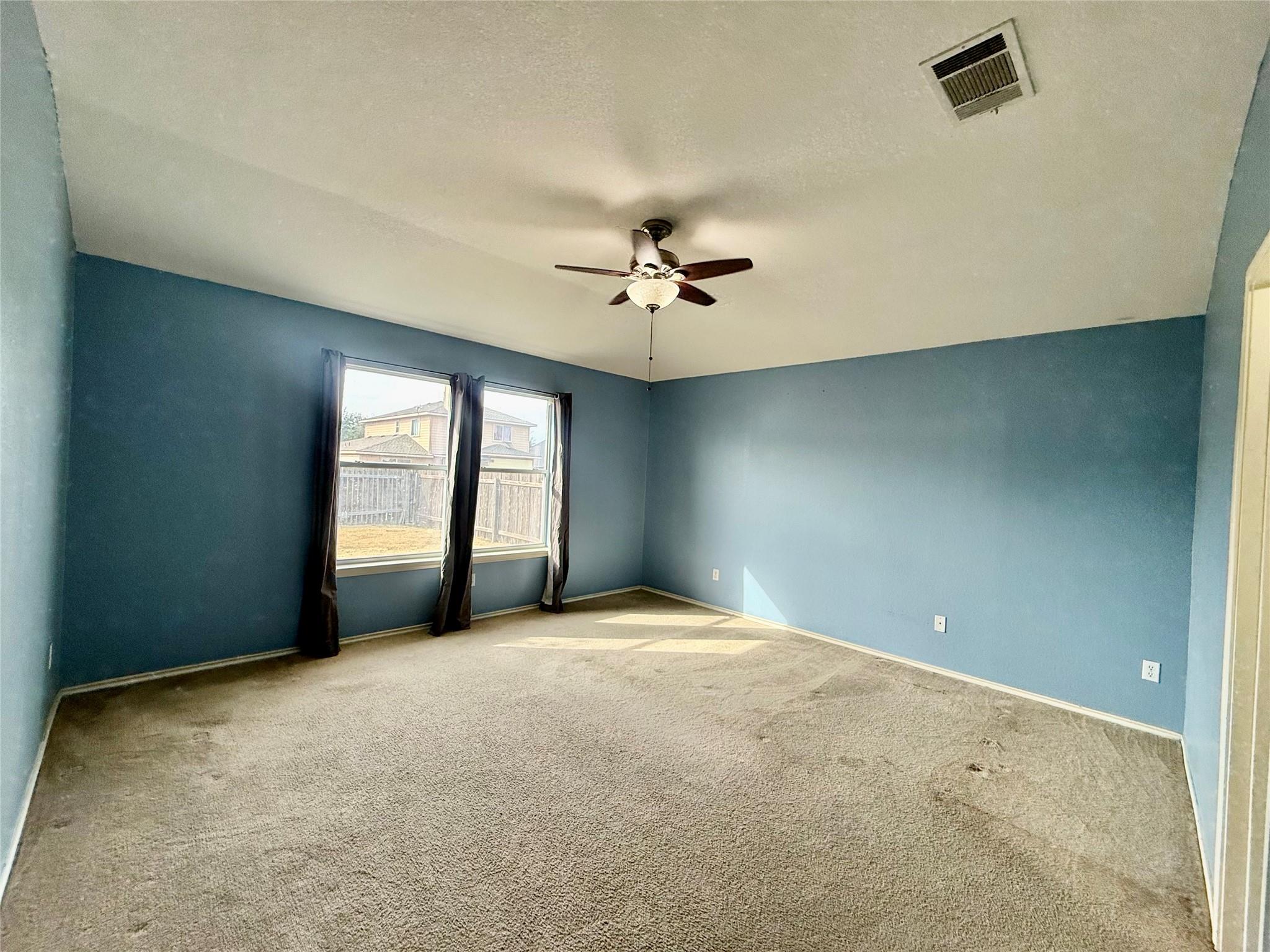 12820 Waynespur Ln, Elgin, TX 78621