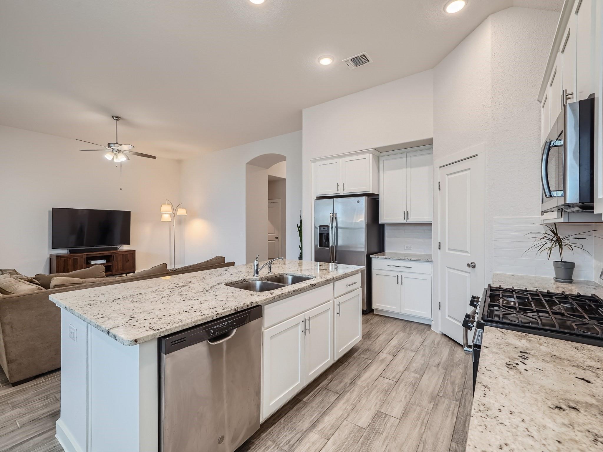 11400 American Mustang Loop, Manor, TX 78653