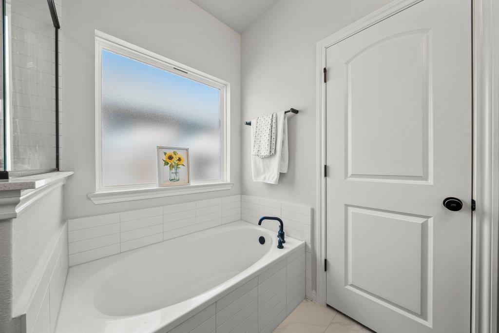 210 Grand Teton Dr, Kyle, TX 78640