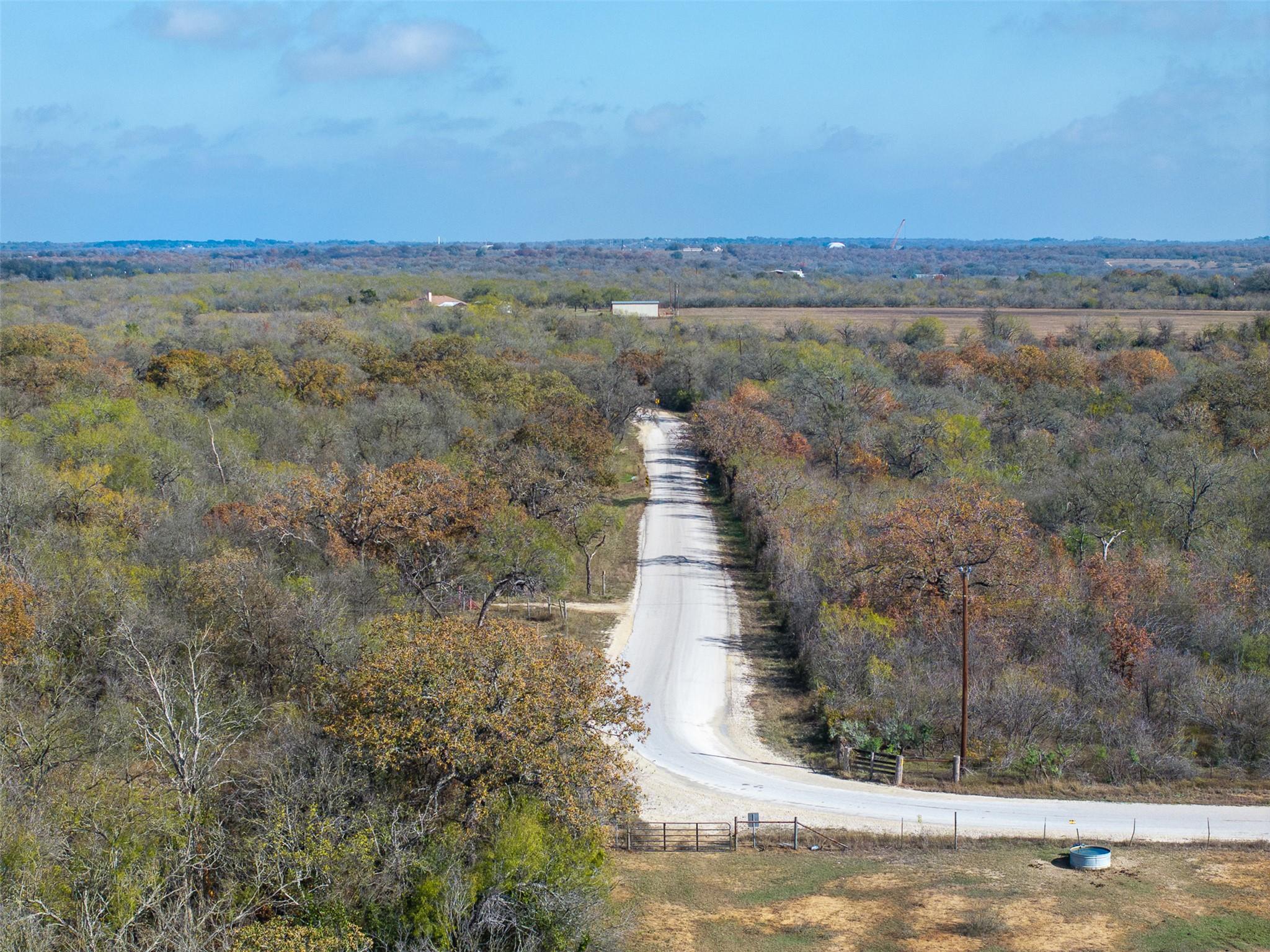 970 Bugtussle Ln, Luling, TX 78648