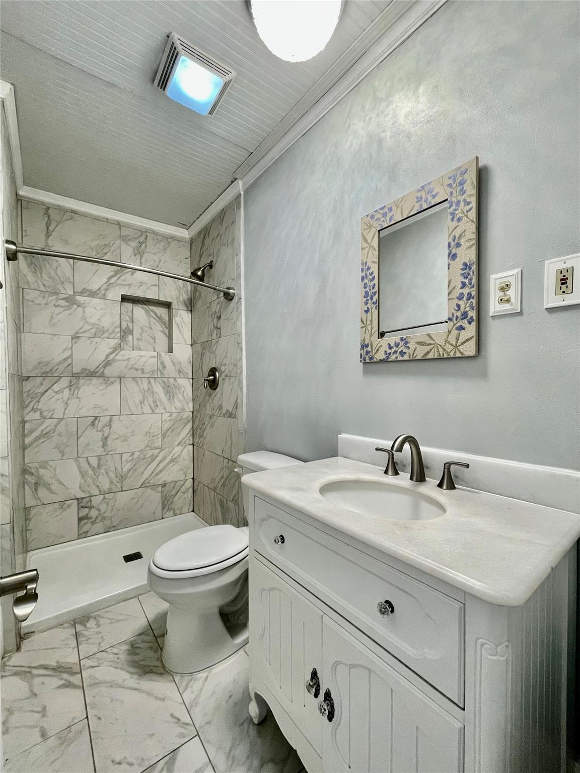 908 W Hopkins St, San Marcos, TX 78666