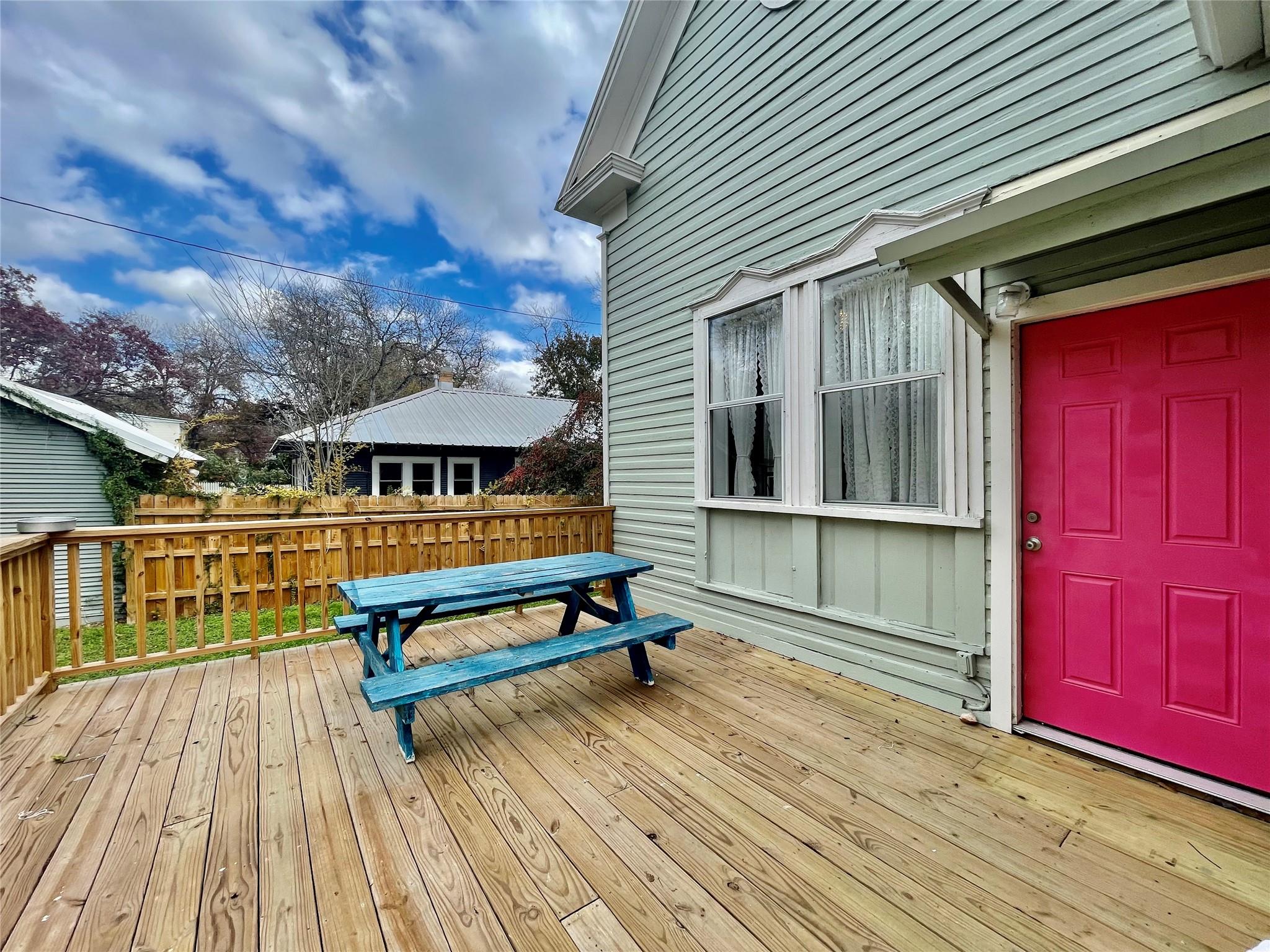 908 W Hopkins St, San Marcos, TX 78666