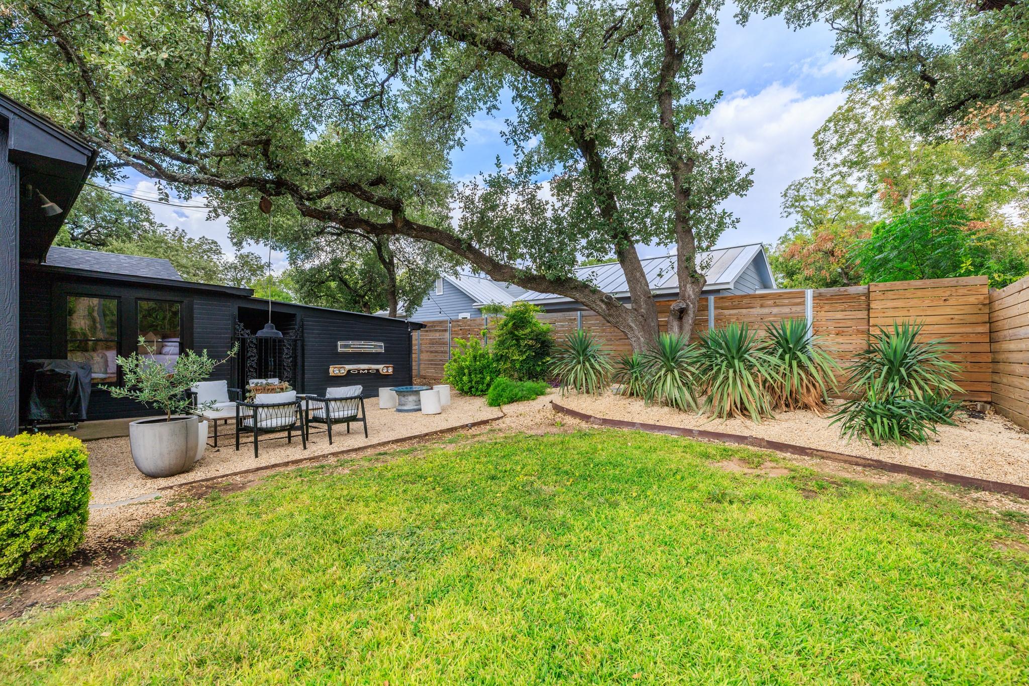 103 N Cherry St, Fredericksburg, TX 78624