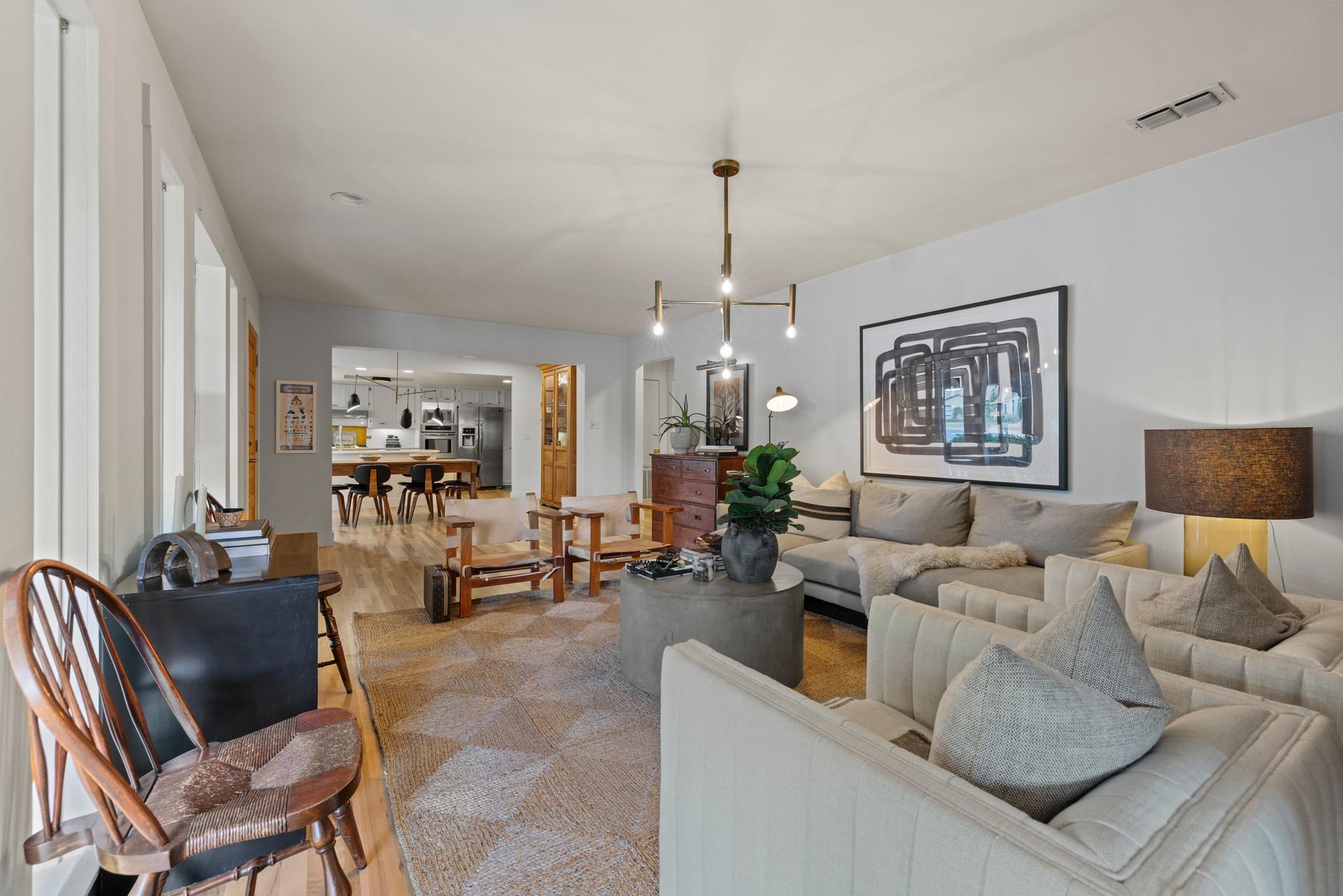 103 N Cherry St, Fredericksburg, TX 78624