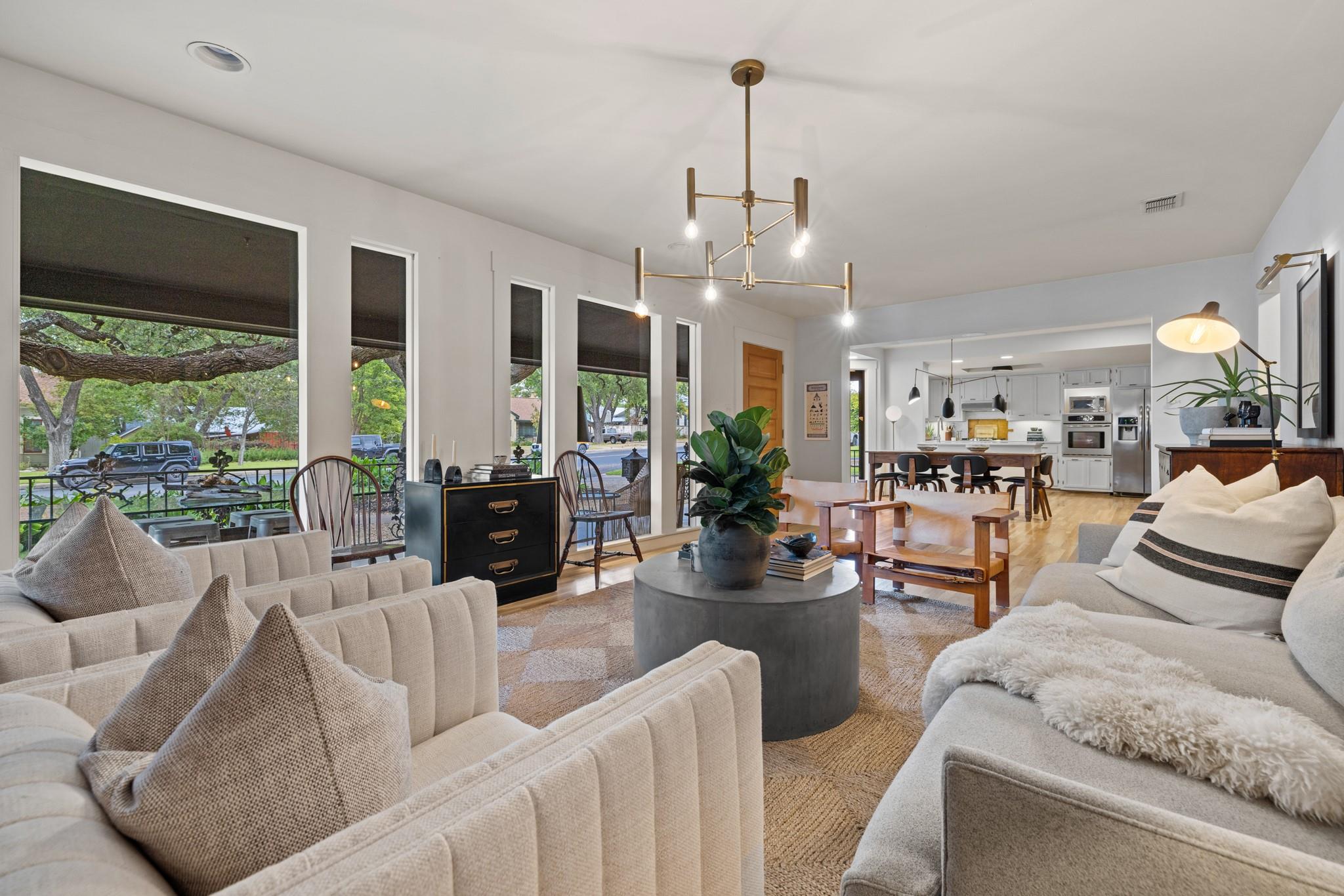 103 N Cherry St, Fredericksburg, TX 78624