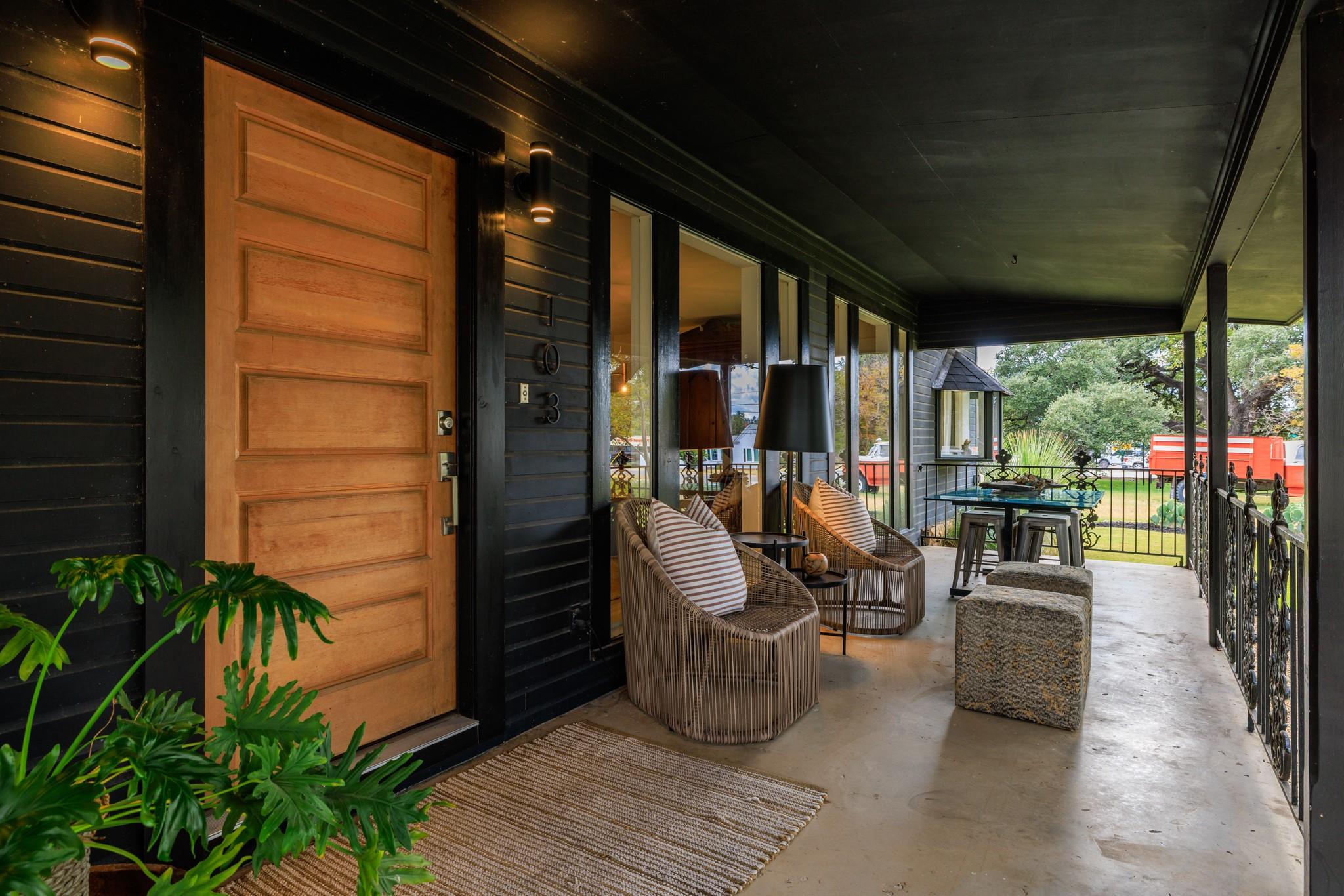 103 N Cherry St, Fredericksburg, TX 78624