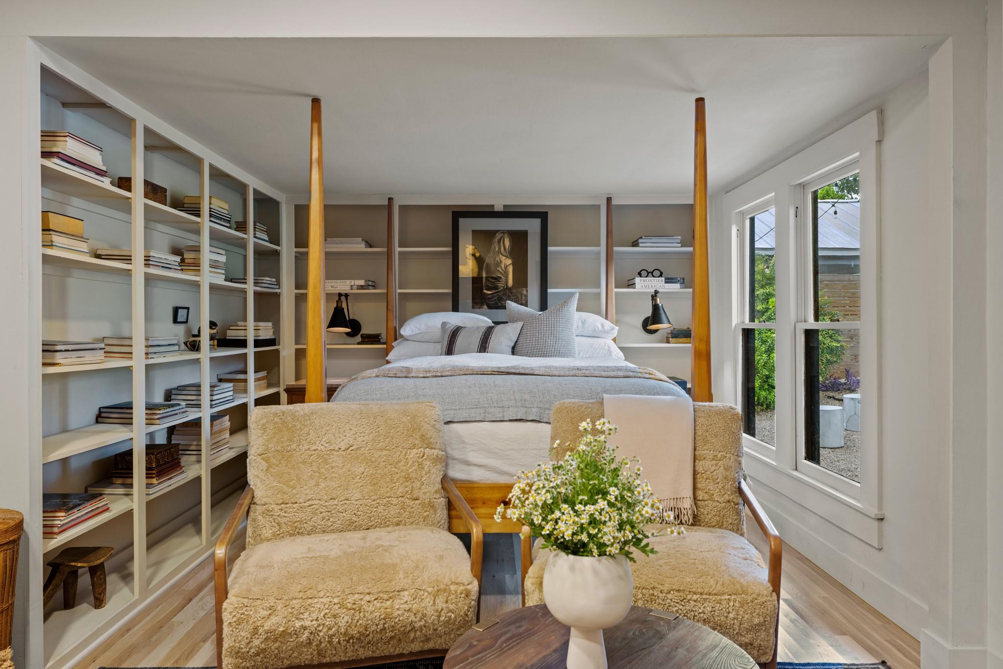 103 N Cherry St, Fredericksburg, TX 78624