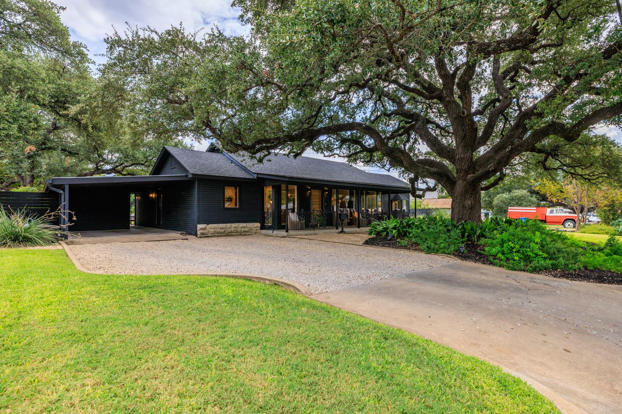 103 N Cherry St, Fredericksburg, TX 78624