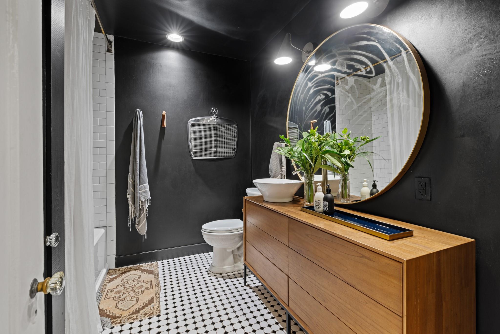 103 N Cherry St, Fredericksburg, TX 78624