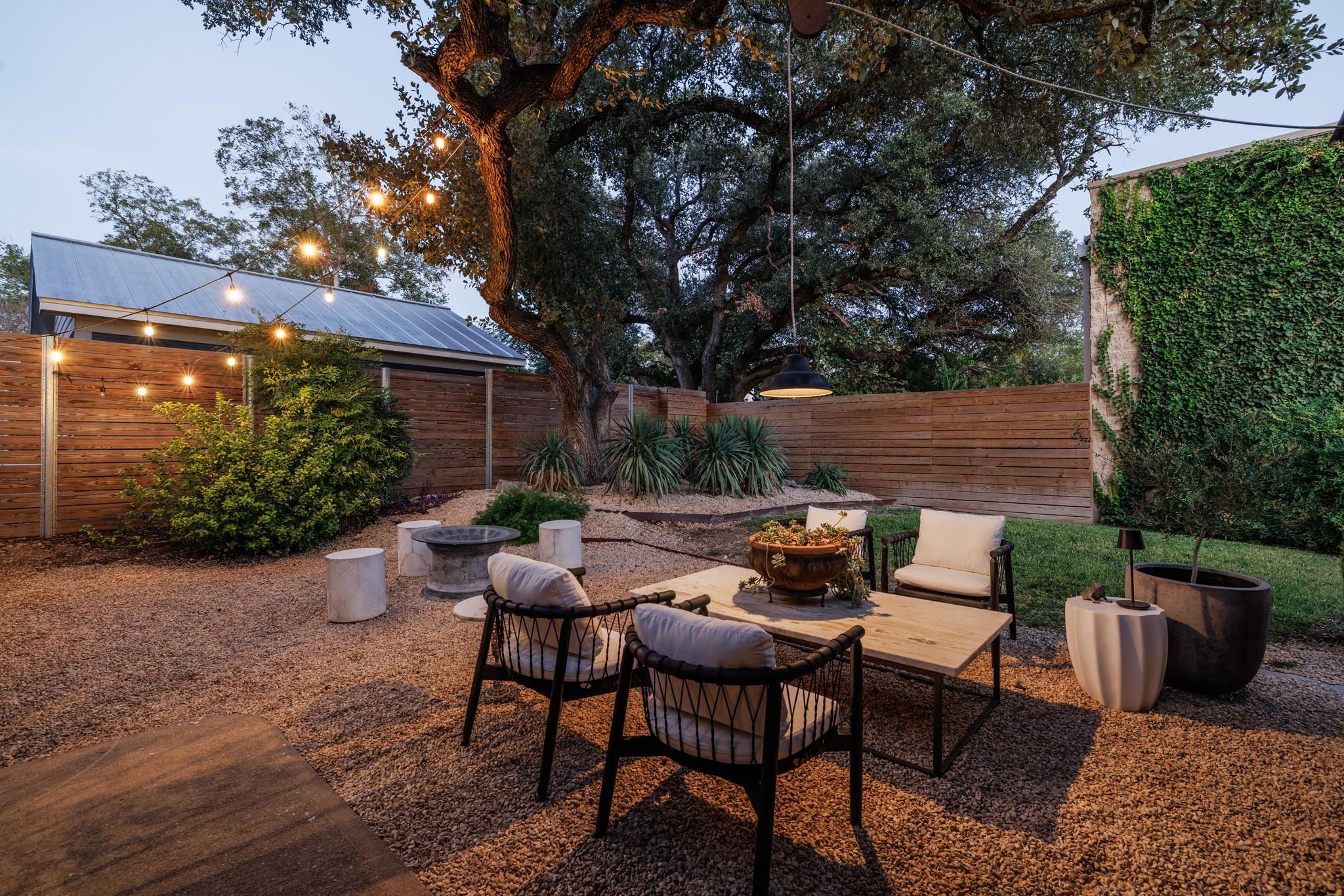 103 N Cherry St, Fredericksburg, TX 78624