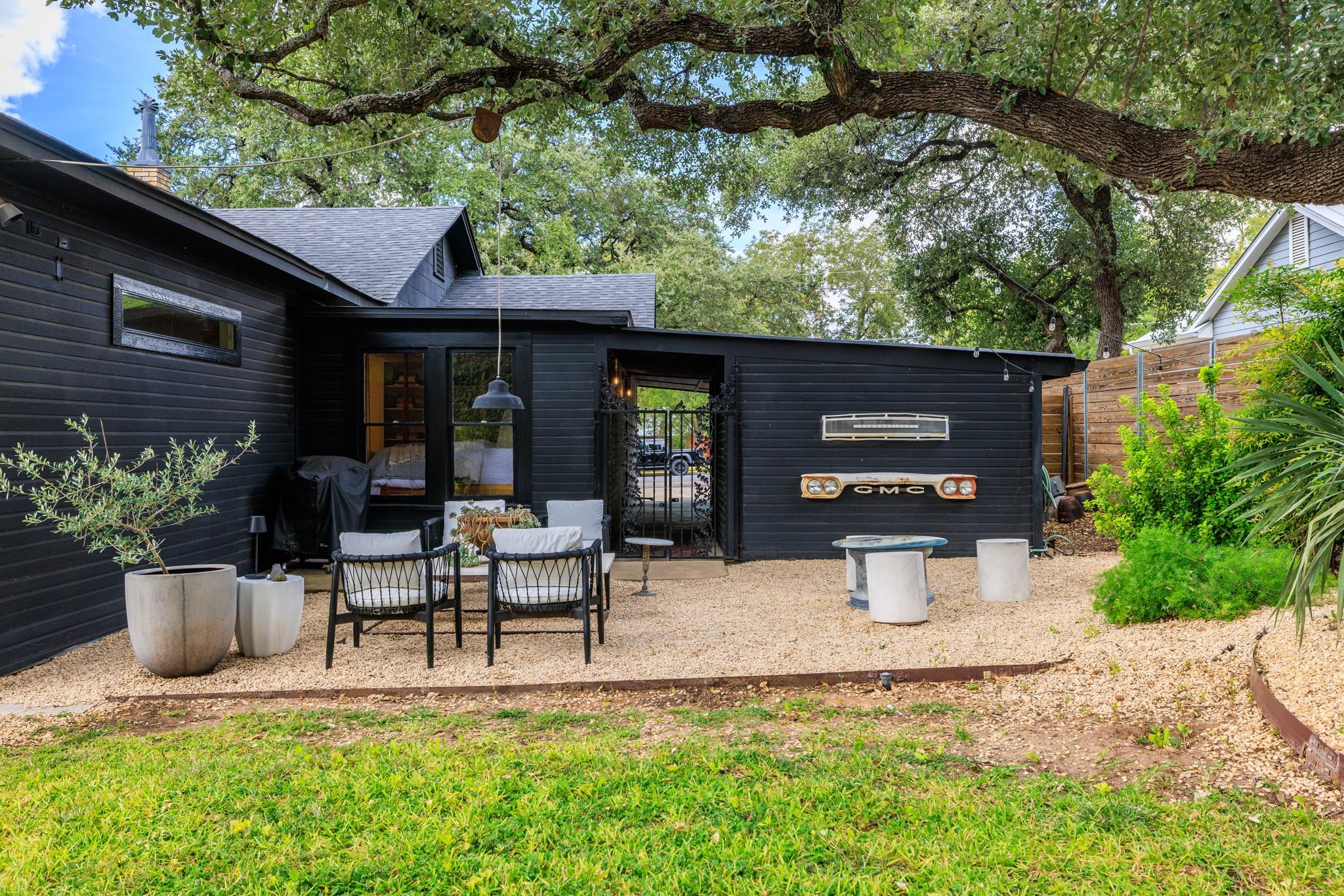 103 N Cherry St, Fredericksburg, TX 78624