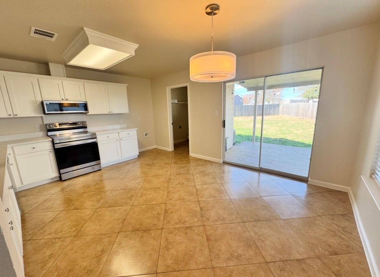 110 Comal Cv, Elgin, TX 78621