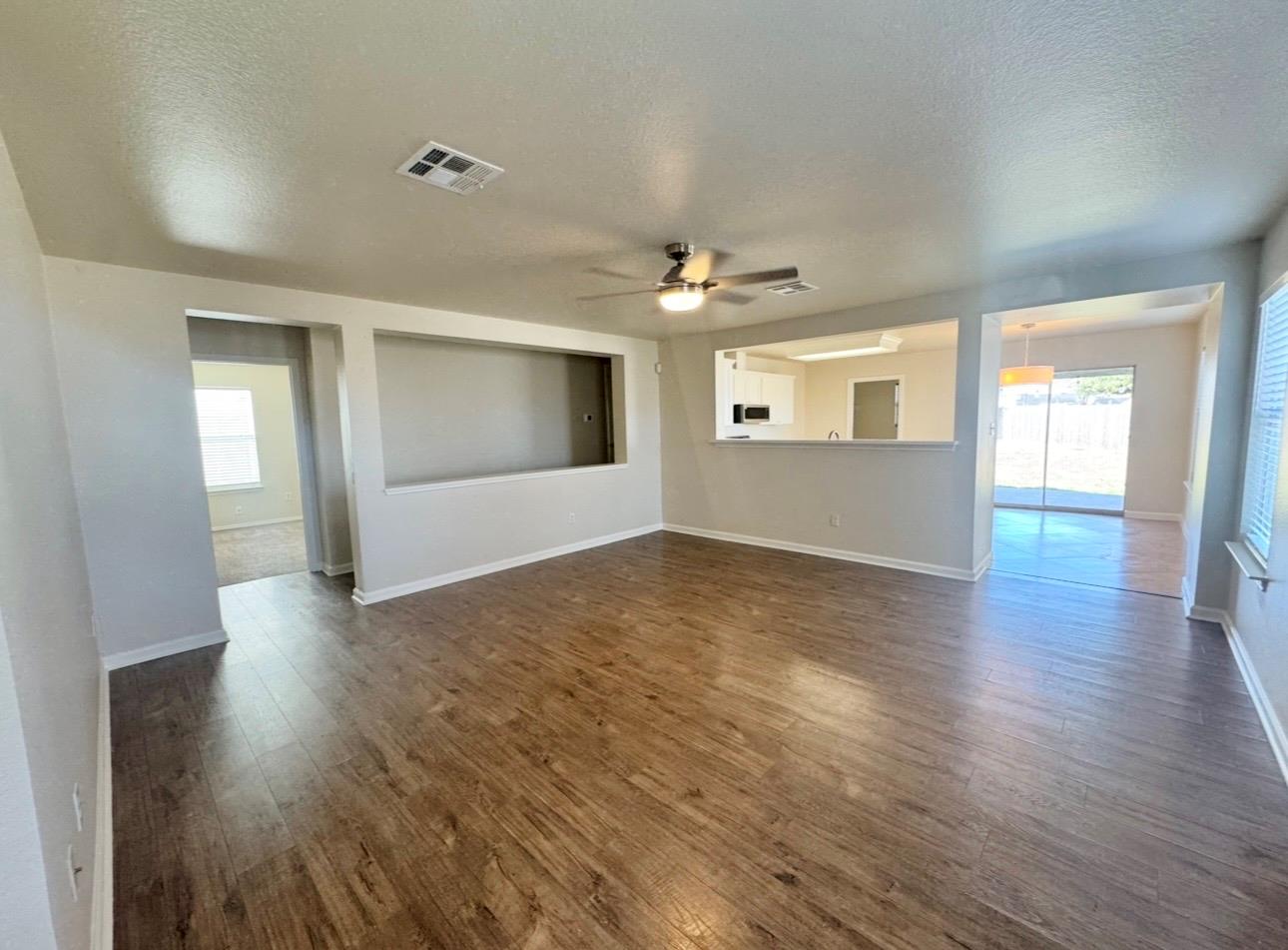 110 Comal Cv, Elgin, TX 78621