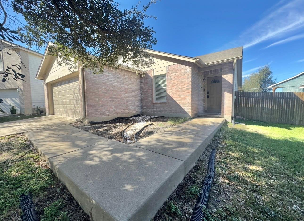 110 Comal Cv, Elgin, TX 78621