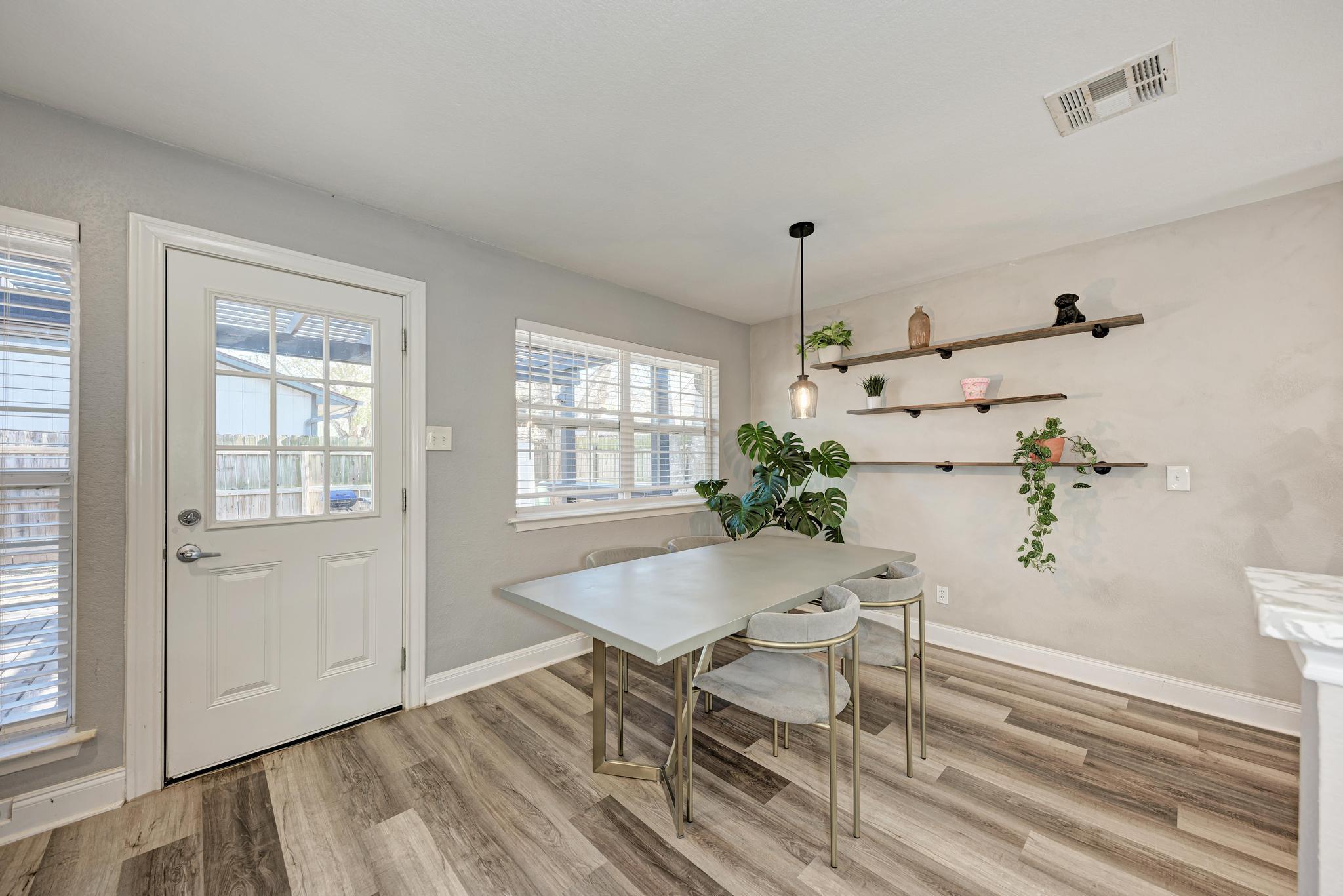 8201 Belclaire Ln, Austin, TX 78748