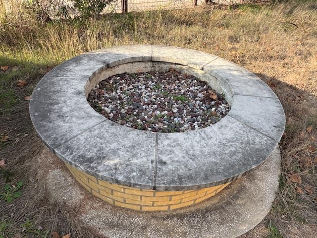 109 NE 2nd St, Smithville, TX 78957