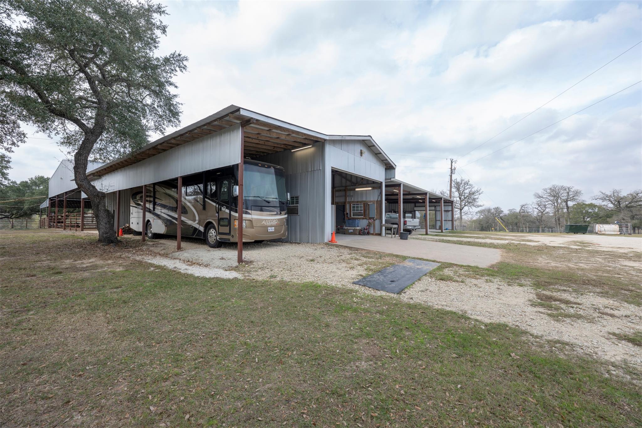 8775 Lone Star Rd, Washington, TX 77880
