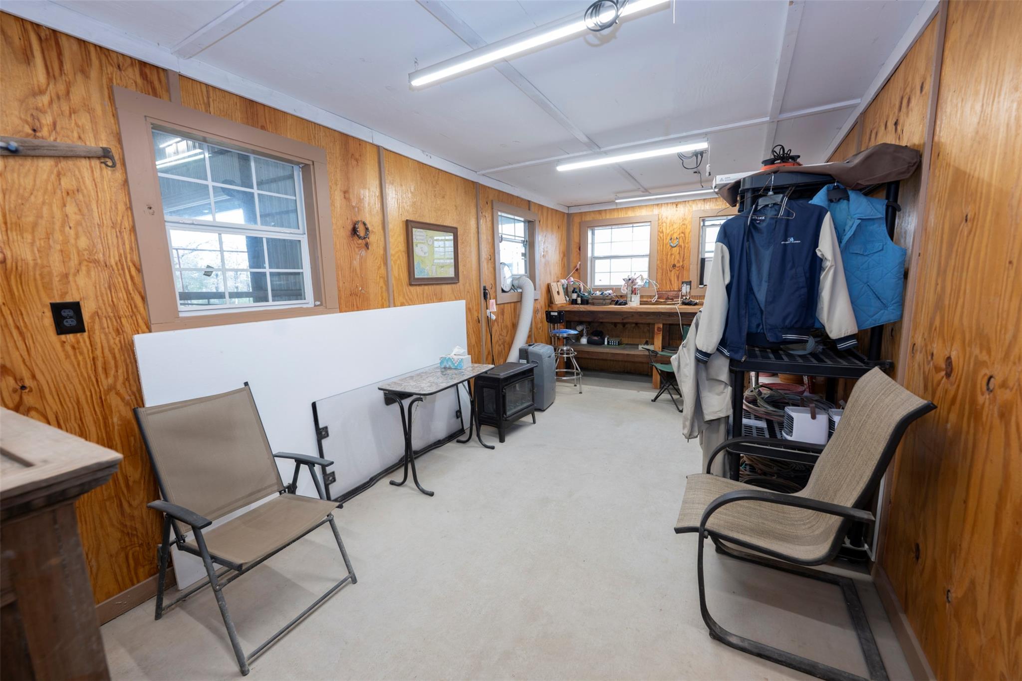 8775 Lone Star Rd, Washington, TX 77880