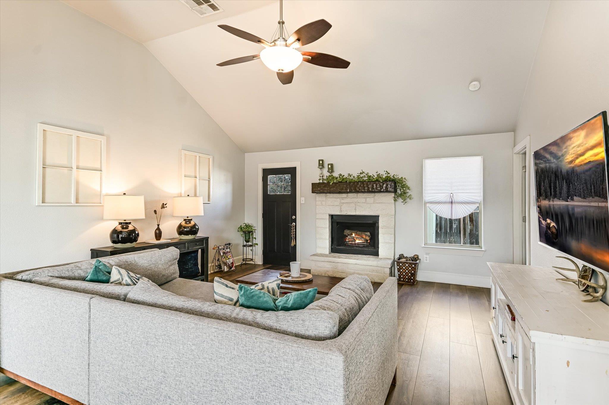 18516 Champions Cir, Lago Vista, TX 78645