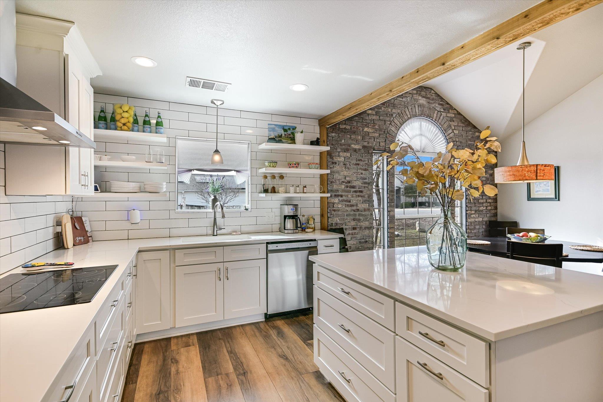 18516 Champions Cir, Lago Vista, TX 78645