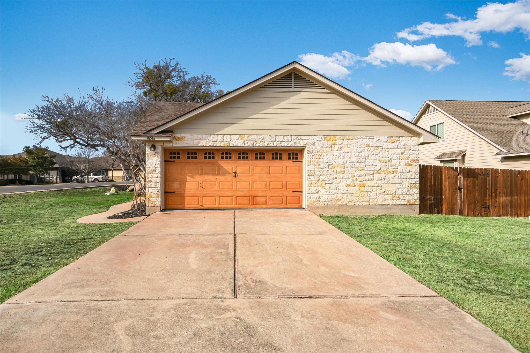 18516 Champions Cir, Lago Vista, TX 78645