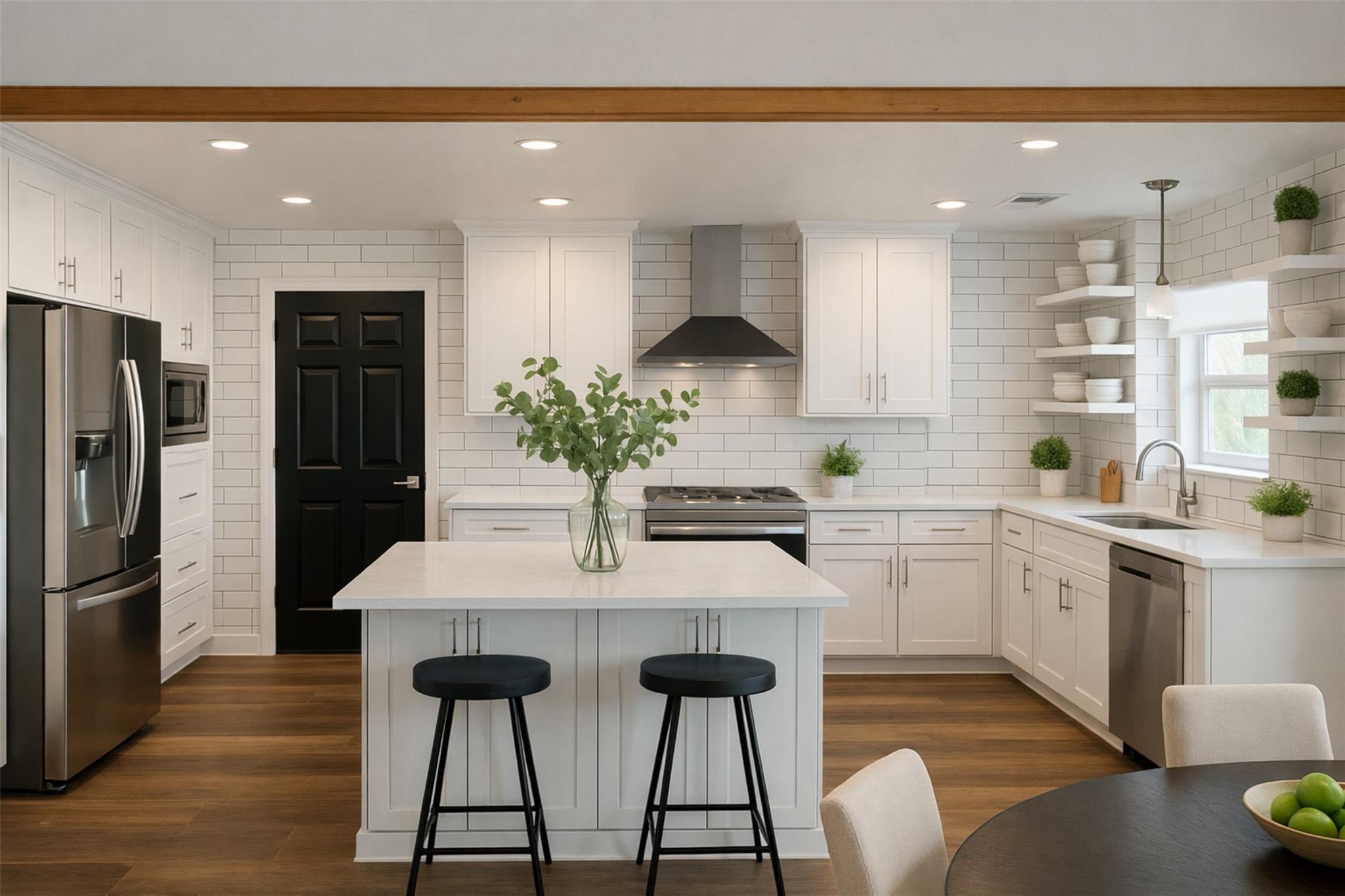 18516 Champions Cir, Lago Vista, TX 78645