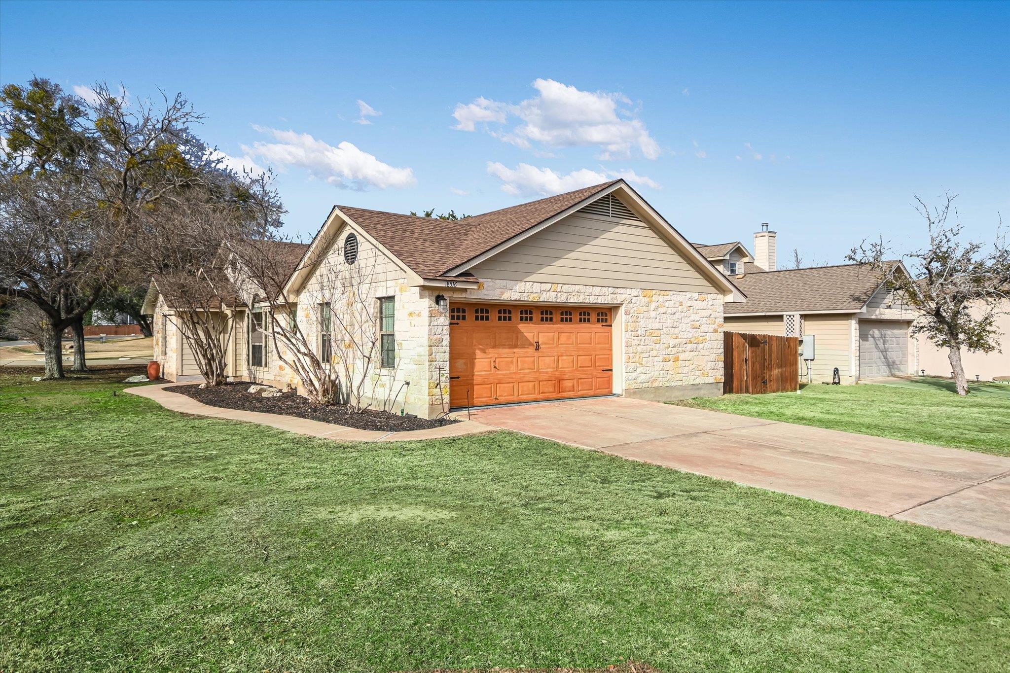 18516 Champions Cir, Lago Vista, TX 78645