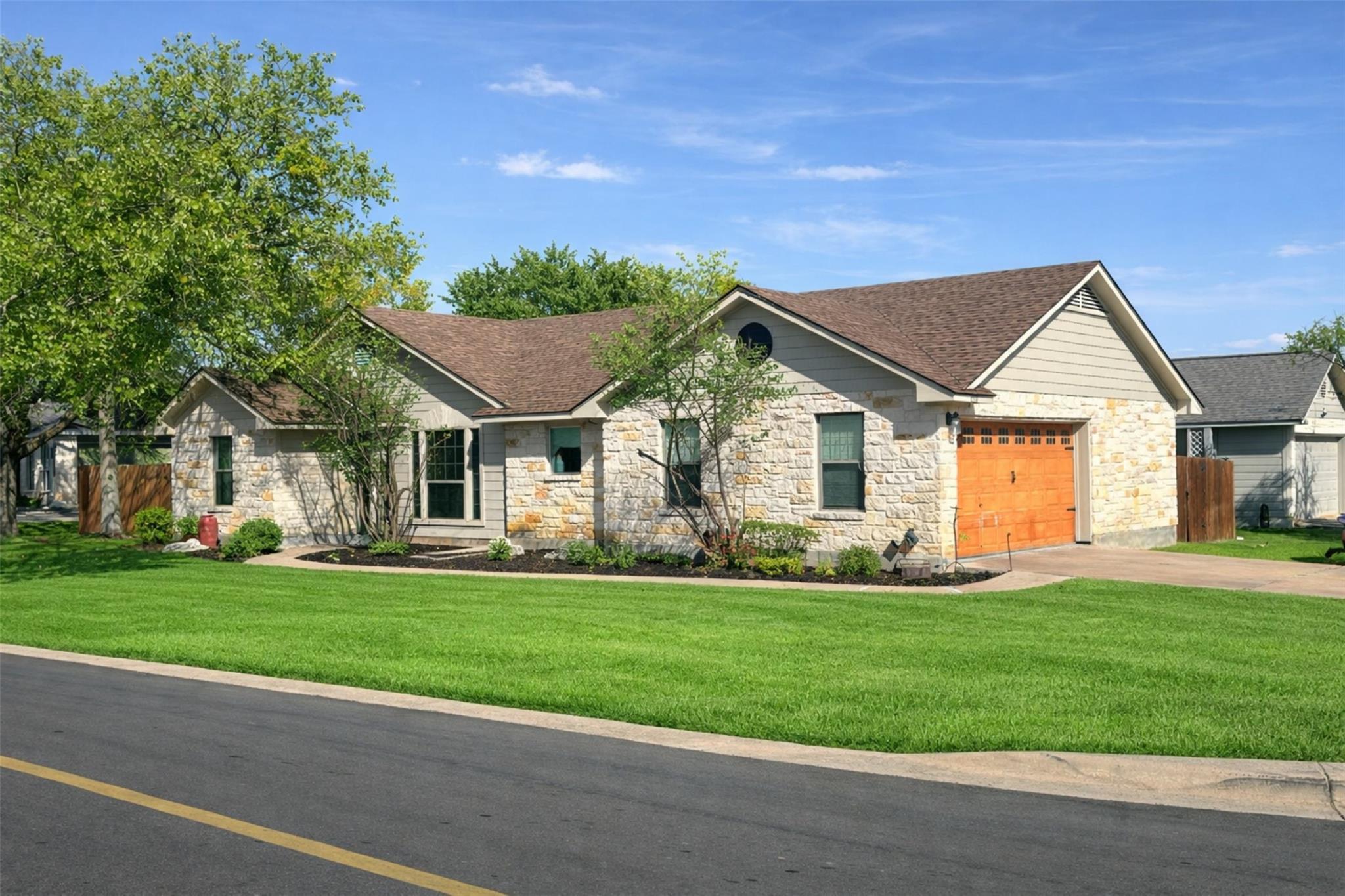 18516 Champions Cir, Lago Vista, TX 78645