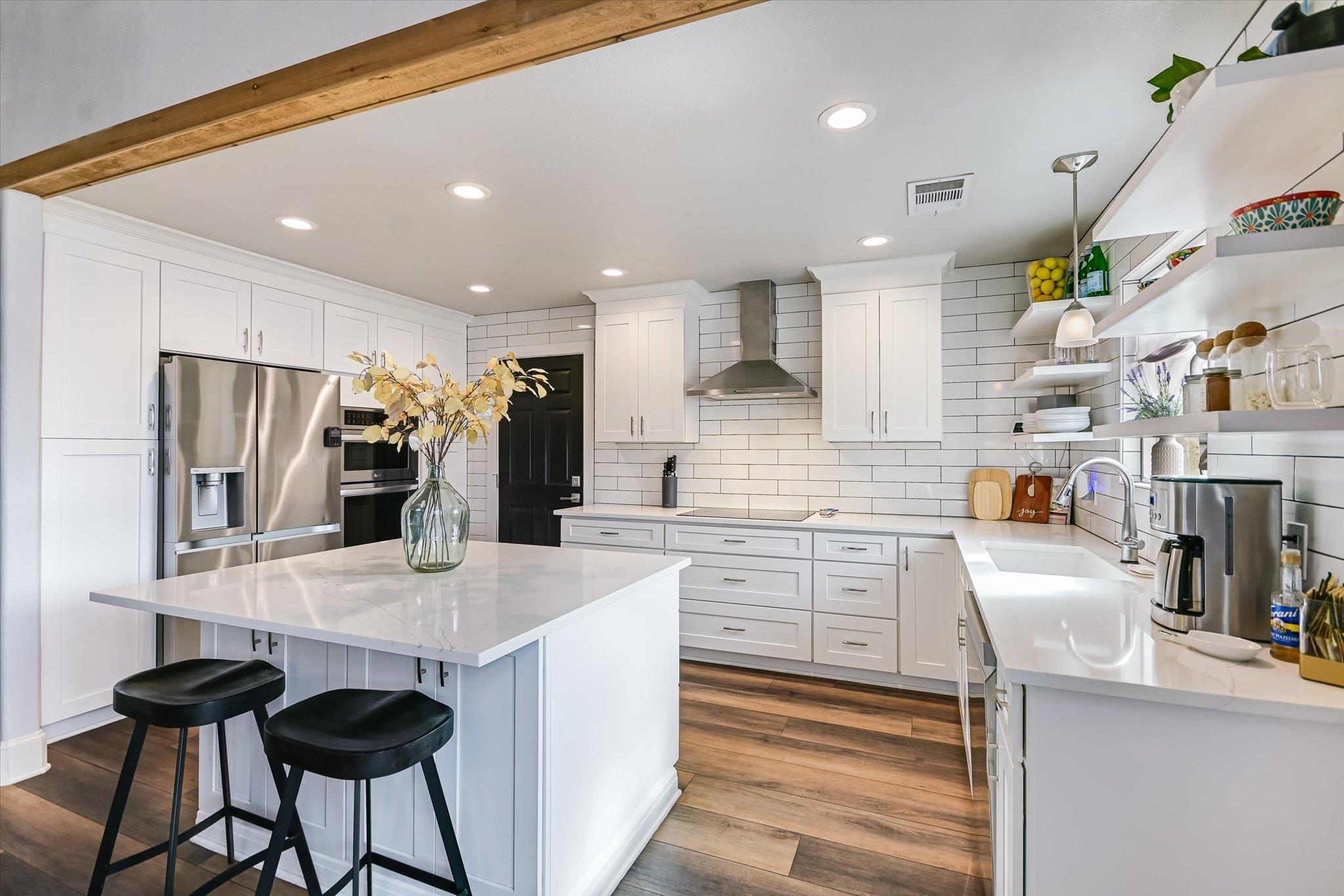 18516 Champions Cir, Lago Vista, TX 78645