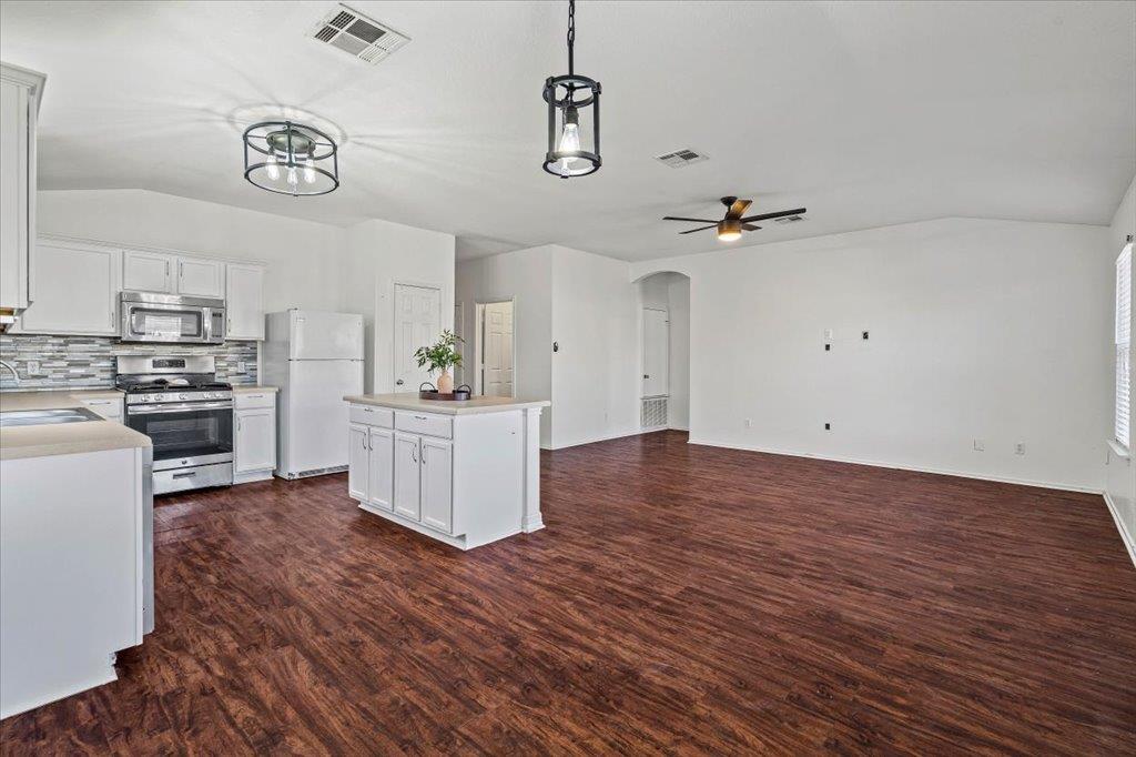 17912 Aleppo Pine Trl, Elgin, TX 78621