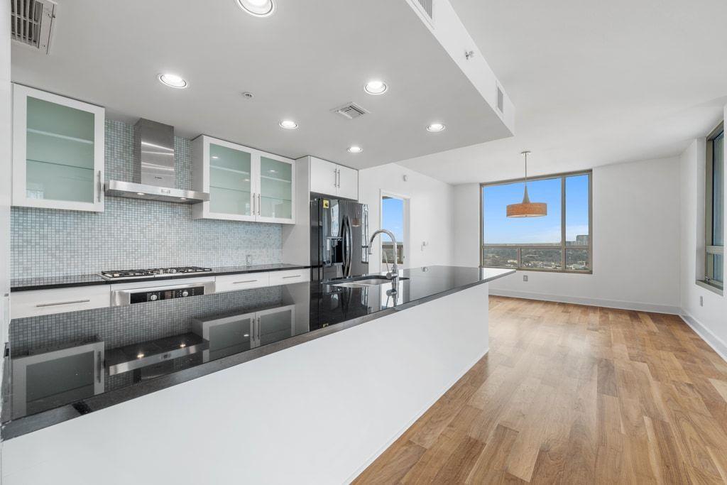 300 Bowie St # 2701, Austin, TX 78703